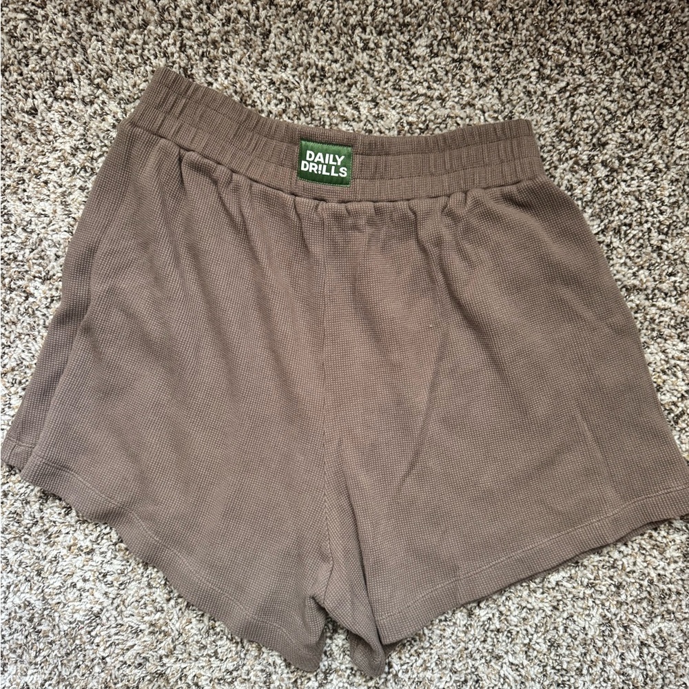 DAILY DRILLS Thermal Resort Shorts in Mocha!
